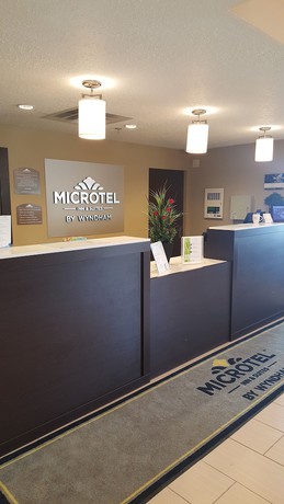 Imagen de los interiores del Hotel Microtel Inn And Suites By Wyndham Whitecourt. Foto 20