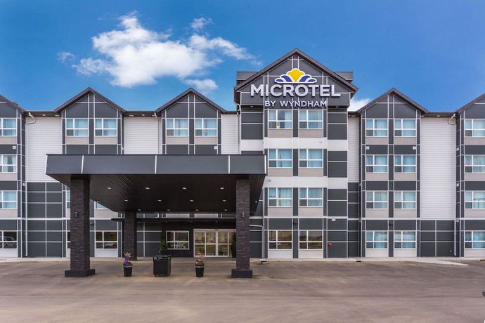 Imagen general del Hotel Microtel Inn And Suites By Wyndham Whitecourt. Foto 1