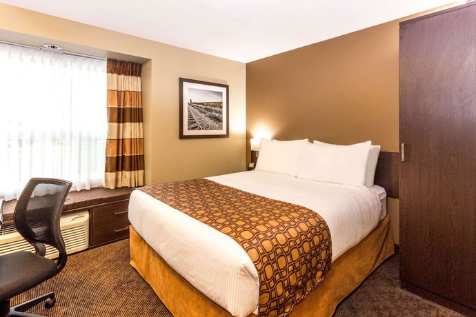 Imagen de la habitación del Hotel Microtel Inn And Suites By Wyndham Whitecourt. Foto 18