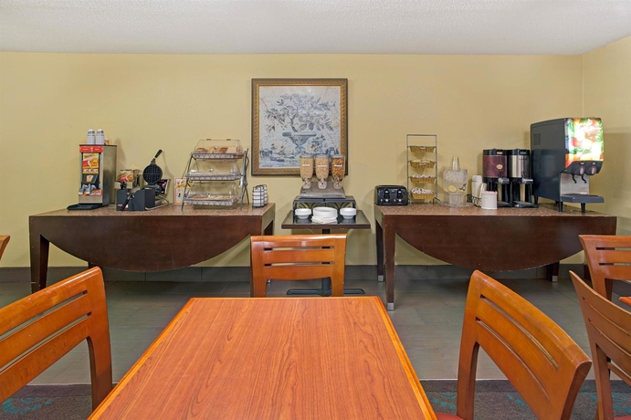 Imagen del bar/restaurante del Hotel Microtel Inn By Wyndham Atlanta Airport. Foto 7