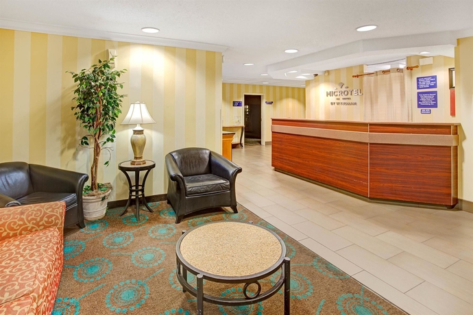 Imagen de los interiores del Hotel Microtel Inn By Wyndham Atlanta Airport. Foto 16