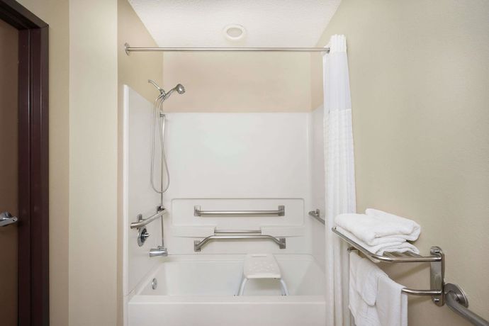 Imagen de la habitación del Hotel Microtel Inn By Wyndham Bowling Green. Foto 9