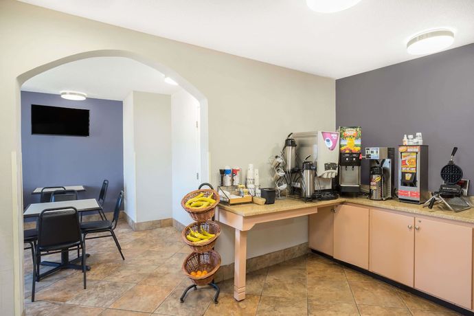 Imagen del bar/restaurante del Hotel Microtel Inn By Wyndham Bowling Green. Foto 4