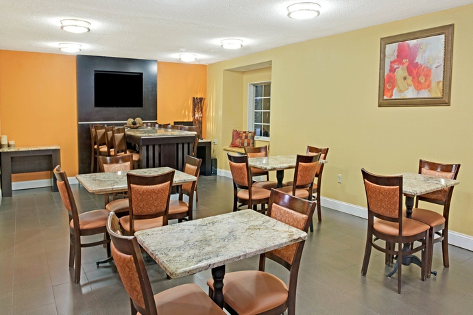 Imagen del bar/restaurante del Hotel Microtel Inn By Wyndham Charlotte/university Place. Foto 3