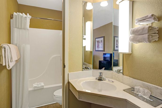 Imagen de la habitación del Hotel Microtel Inn By Wyndham Cornelius/lake Norman. Foto 11