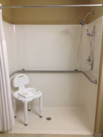 Imagen de la habitación del Hotel Microtel Inn By Wyndham Mineral Wells/parkersburg. Foto 10
