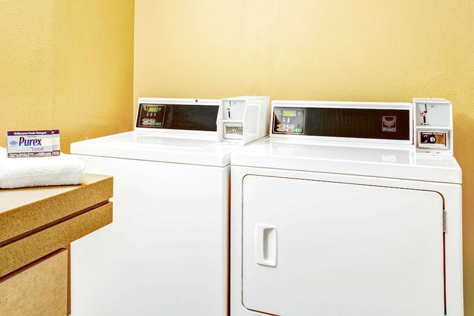 Imagen de los interiores del Hotel Microtel Inn By Wyndham Newport News Airport. Foto 16
