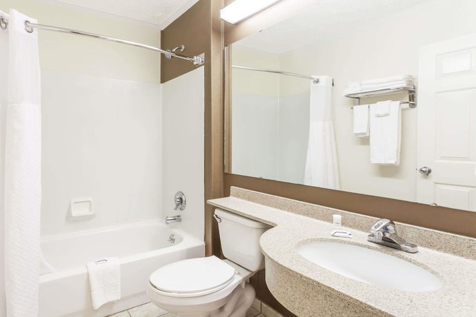 Imagen de la habitación del Hotel Microtel Inn By Wyndham Wilson. Foto 7