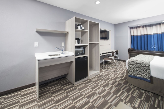 Imagen de la habitación del Hotel Microtel Inn & Suites By Wyndham Bethel/danbury. Foto 8