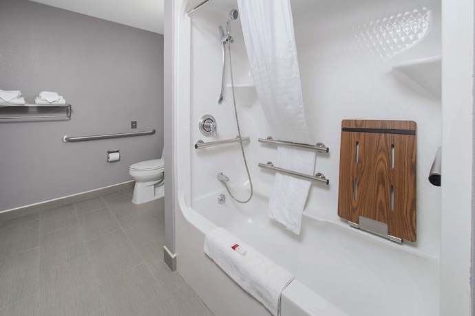 Imagen de la habitación del Hotel Microtel Inn & Suites By Wyndham Bethel/danbury. Foto 16