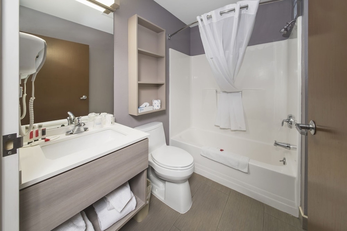 Imagen de la habitación del Hotel Microtel Inn & Suites By Wyndham Bethel/danbury. Foto 17
