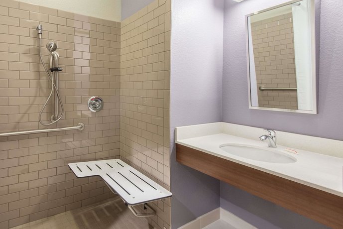 Imagen de la habitación del Hotel Microtel Inn & Suites By Wyndham Cadiz. Foto 11