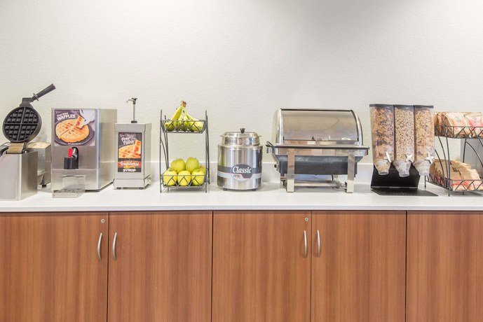 Imagen del bar/restaurante del Hotel Microtel Inn & Suites By Wyndham Cadiz. Foto 3