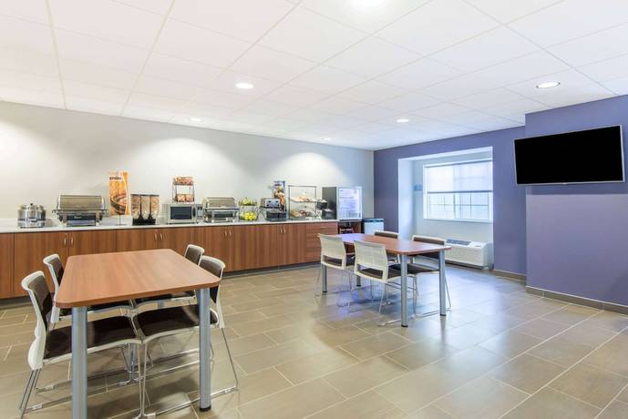 Imagen del bar/restaurante del Hotel Microtel Inn & Suites By Wyndham Cadiz. Foto 4