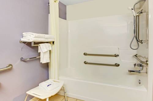 Imagen de la habitación del Hotel Microtel Inn & Suites By Wyndham Cherokee. Foto 6