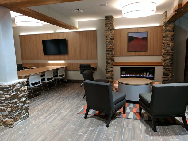 Imagen de los interiores del Hotel Microtel Inn & Suites By Wyndham Clarion. Foto 19