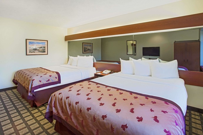 Imagen de la habitación del Hotel Microtel Inn & Suites By Wyndham Holland. Foto 5