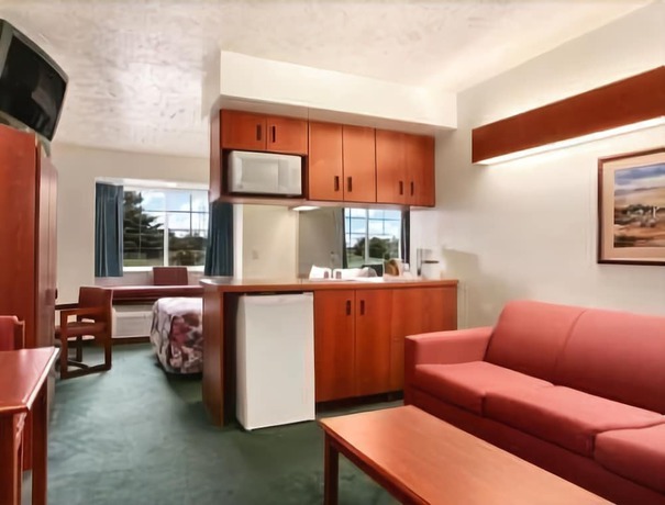 Imagen de la habitación del Hotel Microtel Inn & Suites By Wyndham Holland. Foto 8