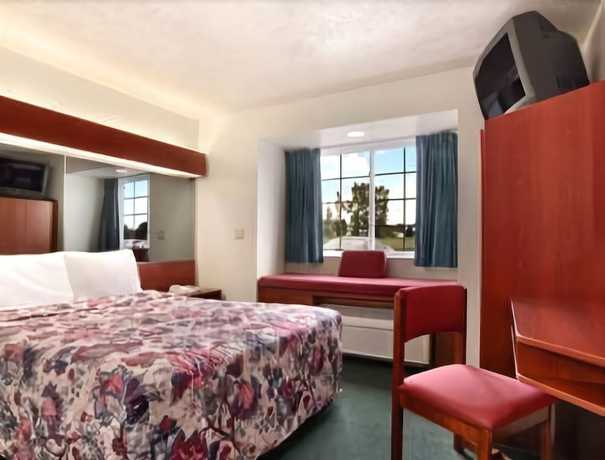 Imagen de la habitación del Hotel Microtel Inn & Suites By Wyndham Holland. Foto 10