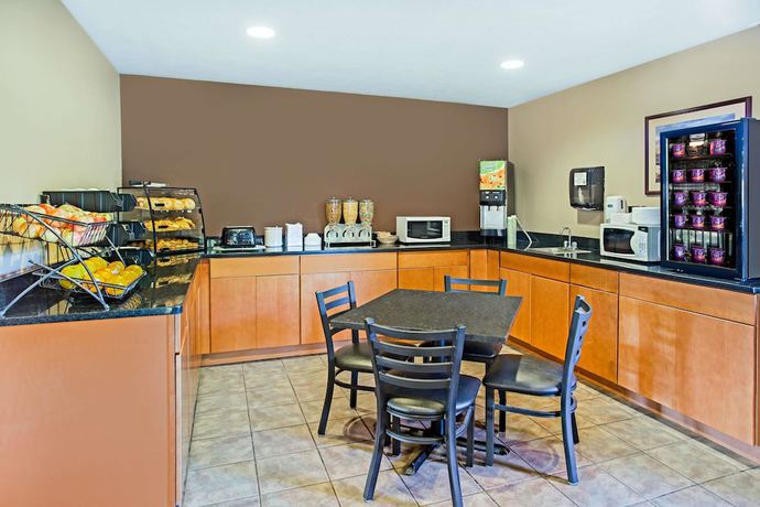 Imagen del bar/restaurante del Hotel Microtel Inn & Suites By Wyndham Holland. Foto 2