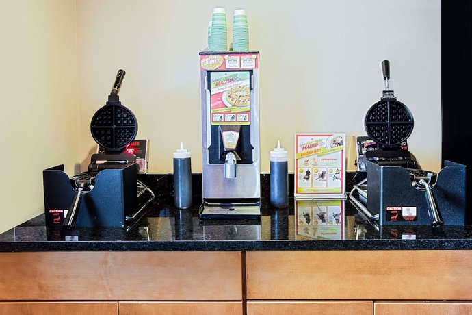 Imagen del bar/restaurante del Hotel Microtel Inn & Suites By Wyndham Holland. Foto 3