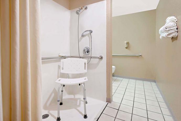 Imagen de la habitación del Hotel Microtel Inn & Suites By Wyndham Joplin. Foto 11