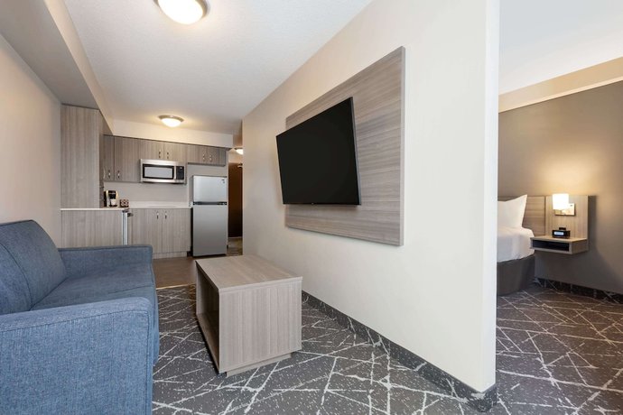 Imagen de la habitación del Hotel Microtel Inn & Suites By Wyndham Lloydminster. Foto 3