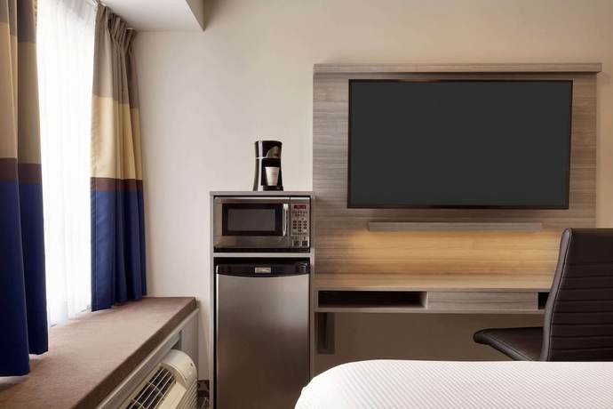 Imagen de la habitación del Hotel Microtel Inn & Suites By Wyndham Lloydminster. Foto 8