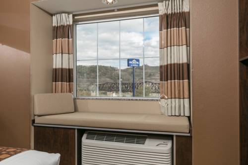 Imagen de la habitación del Hotel Microtel Inn & Suites By Wyndham Steubenville. Foto 1