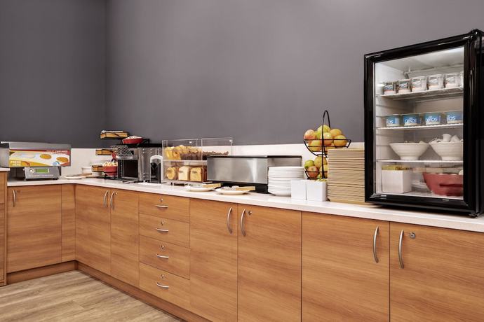 Imagen del bar/restaurante del Hotel Microtel Inn & Suites By Wyndham Val-d Or. Foto 3