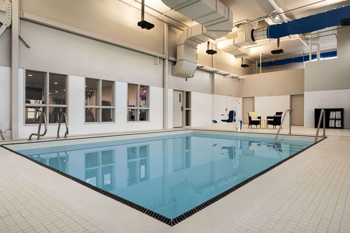 Imagen de la piscina del Hotel Microtel Inn & Suites by Wyndham Antigonish. Foto 29