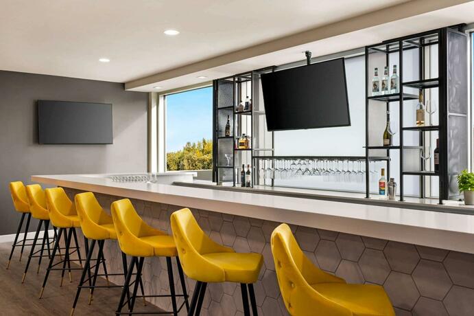 Imagen del bar/restaurante del Hotel Microtel Inn & Suites by Wyndham Antigonish. Foto 11