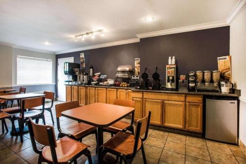 Imagen del bar/restaurante del Hotel Microtel Inn & Suites by Wyndham Chattanooga/Near Hamilton P. Foto 7