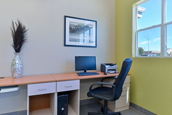 Imagen de los interiores del Hotel Microtel Inn & Suites by Wyndham Ft. Worth North/At Fossil. Foto 16