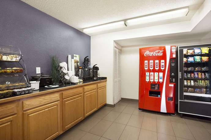 Imagen del bar/restaurante del Hotel Microtel Inn & Suites by Wyndham Louisville East. Foto 4