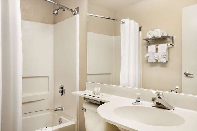 Imagen de la habitación del Hotel Microtel Inn & Suites by Wyndham Louisville East. Foto 8