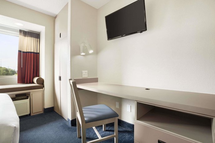 Imagen de la habitación del Hotel Microtel Inn & Suites by Wyndham Louisville East. Foto 11