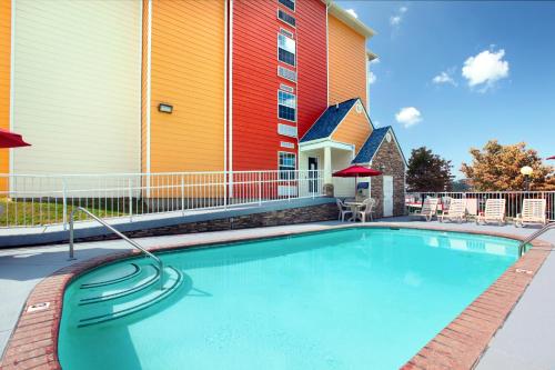 Imagen de la piscina del Hotel Microtel Inn & Suites by Wyndham Pigeon Forge. Foto 8