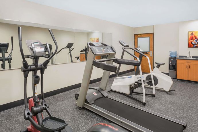 Imagen de los interiores del Hotel Microtel Inn & Suites by Wyndham Richmond Airport. Foto 19