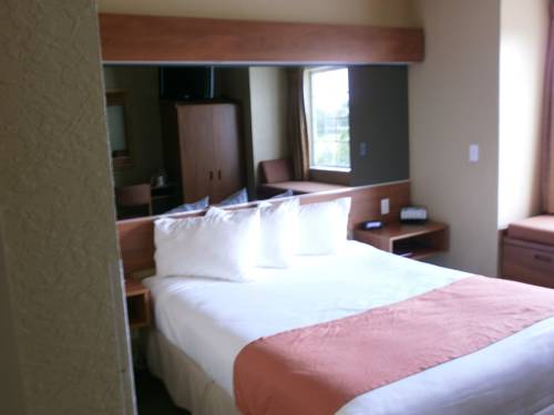 Imagen de la habitación del Hotel Microtel Inn & Suites by Wyndham Zephyrhills. Foto 3