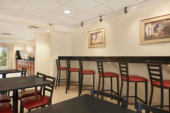 Imagen de los interiores del Hotel Microtel Inn and Suites By Wyndham Ann Arbor. Foto 17