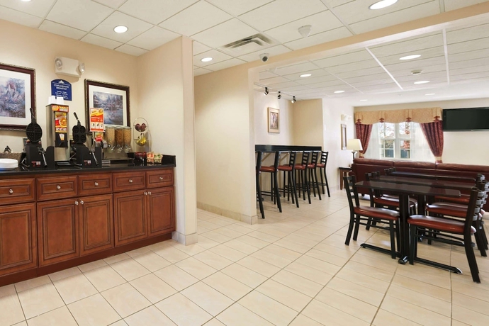 Imagen del bar/restaurante del Hotel Microtel Inn and Suites By Wyndham Ann Arbor. Foto 4