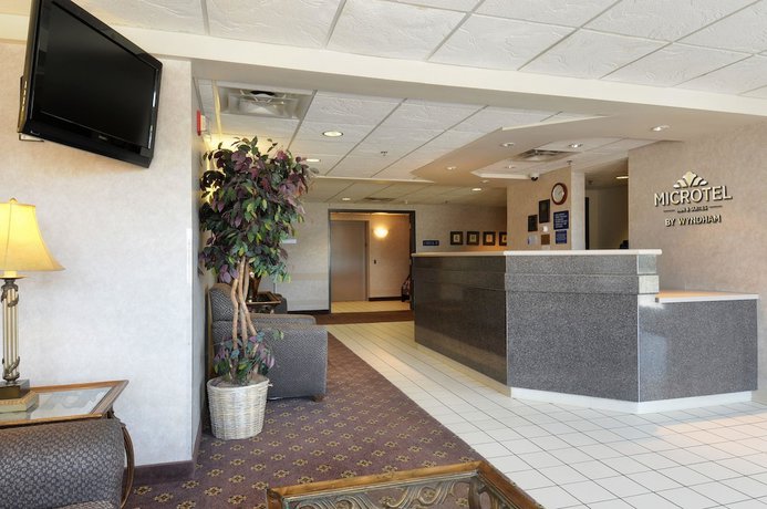 Imagen de los interiores del Hotel Microtel Inn and Suites By Wyndham Bloomington Msp Airport. Foto 7