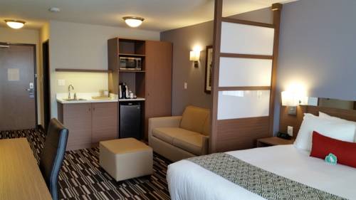 Imagen de la habitación del Hotel Microtel Inn and Suites By Wyndham Bonnyville. Foto 6