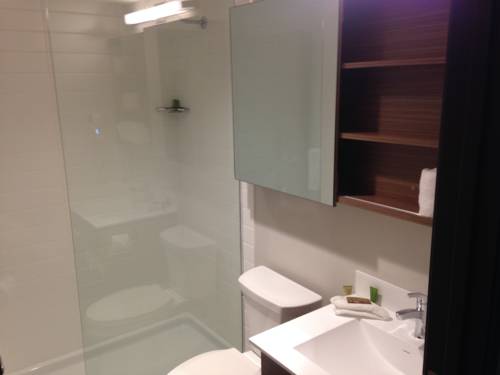 Imagen de la habitación del Hotel Microtel Inn and Suites By Wyndham Bonnyville. Foto 14