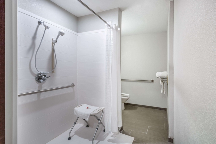 Imagen de la habitación del Hotel Microtel Inn and Suites By Wyndham Burlington. Foto 17