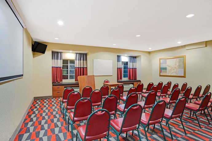 Imagen de los interiores del Hotel Microtel Inn and Suites By Wyndham Bushnell. Foto 12