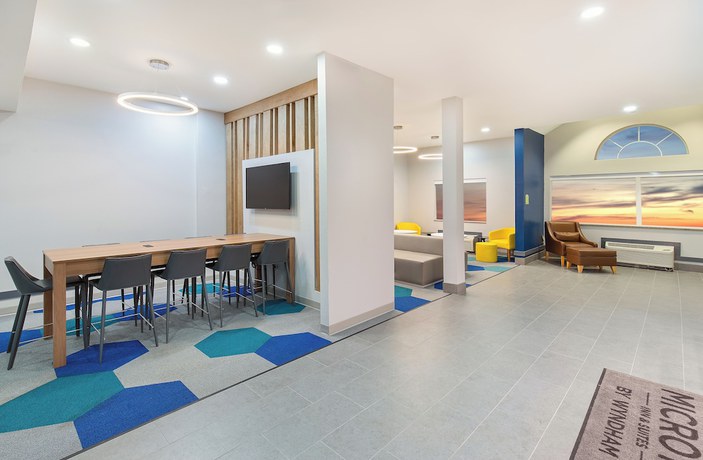 Imagen de los interiores del Hotel Microtel Inn and Suites By Wyndham Columbus North. Foto 15