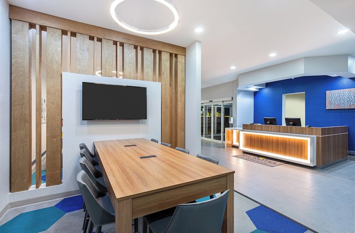 Imagen de los interiores del Hotel Microtel Inn and Suites By Wyndham Columbus North. Foto 17