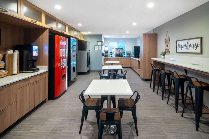 Imagen del bar/restaurante del Hotel Microtel Inn and Suites By Wyndham Columbus North. Foto 2